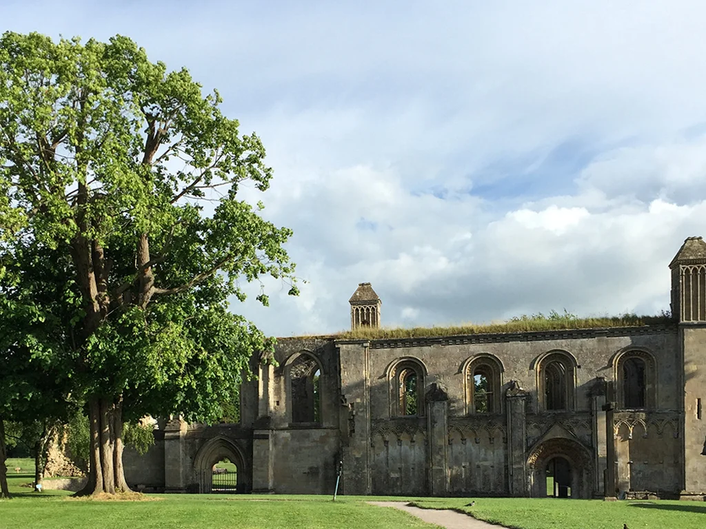 Glastonbury Abbey, solo trip