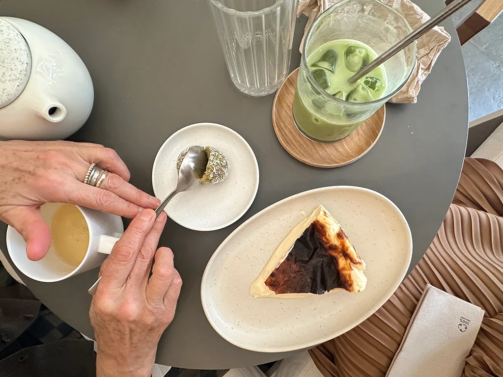 deserts at Senzi Lisbon: matcha cacao ball and cheese cake