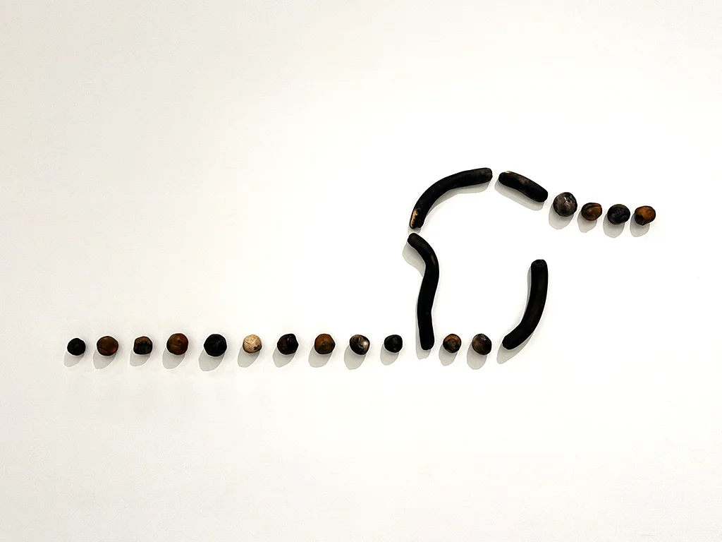 abstract shapes on wall, art in Lisbon, Maiolina artist